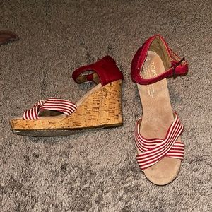 TOMS beachy 2000s heel